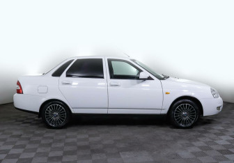 Подержанный автомобиль LADA (ВАЗ) Priora Sedan 2017 года (4 фото)