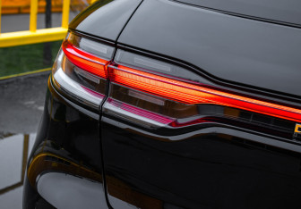 Подержанный автомобиль Porsche Macan 2021 года (15 фото)