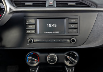 Подержанный автомобиль Kia Rio Hatchback 2021 года (15 фото)