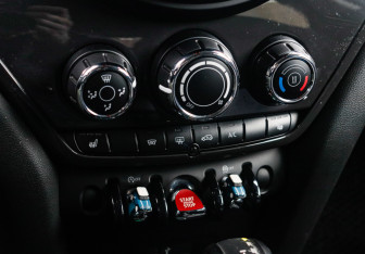 Подержанный автомобиль MINI Countryman 2018 года (15 фото)