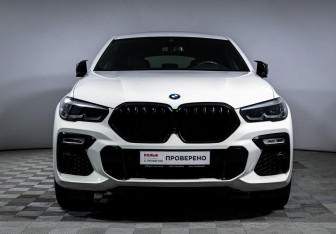 Подержанный автомобиль BMW X6 2021 года (2 фото)