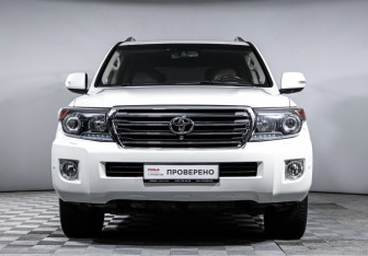 Подержанный автомобиль Toyota Land Cruiser Suv 2014 года (2 фото)