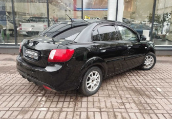 Подержанный автомобиль Kia Rio Sedan 2010 года (8 фото)