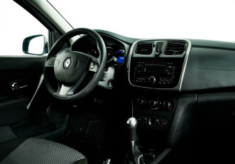 Подержанный автомобиль Renault Logan Sedan 2014 года (8 фото)