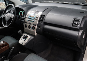 Подержанный автомобиль Toyota Corolla Verso 2006 года (7 фото)