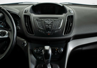 Подержанный автомобиль Ford Kuga 2015 года (6 фото)