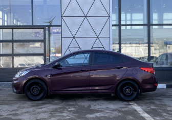 Подержанный автомобиль Hyundai Solaris Sedan 2013 года (8 фото)