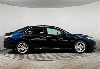 Подержанный автомобиль Toyota Camry Sedan 2019 года (4 фото)