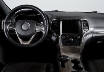 Подержанный автомобиль Jeep Grand Cherokee 2015 года (12 фото)