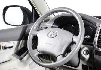 Подержанный автомобиль Toyota Land Cruiser Prado 2007 года (16 фото)