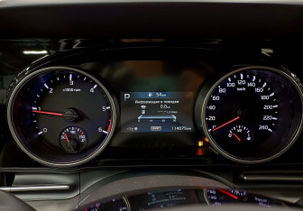 Подержанный автомобиль Kia Carnival 2021 года (28 фото)