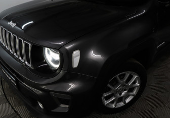 Подержанный автомобиль Jeep Renegade 2019 года (25 фото)