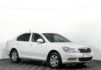 Подержанный автомобиль Skoda Octavia Liftback 2011 года (3 фото)