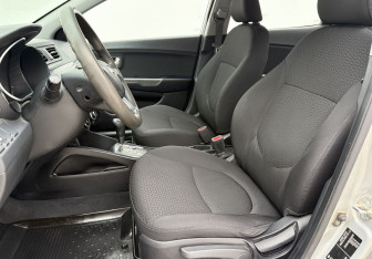 Подержанный автомобиль Kia Rio Sedan 2012 года (10 фото)