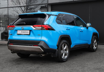 Подержанный автомобиль Toyota RAV4 2020 года (4 фото)