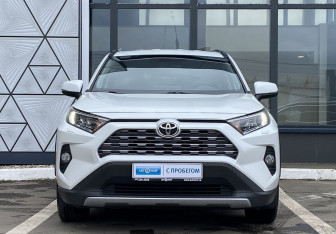Подержанный автомобиль Toyota RAV4 2019 года (2 фото)