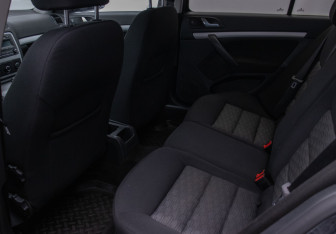 Подержанный автомобиль Skoda Octavia Liftback 2011 года (11 фото)