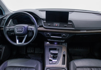 Подержанный автомобиль Audi Q5 2022 года (13 фото)