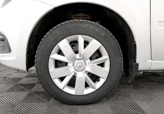 Подержанный автомобиль LADA (ВАЗ) Granta Sedan 2023 года (18 фото)