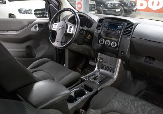 Подержанный автомобиль Nissan Pathfinder 2012 года (12 фото)