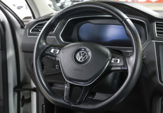 Подержанный автомобиль Volkswagen Tiguan 2018 года (15 фото)