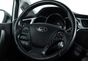 Подержанный автомобиль Kia Ceed Hatchback 2017 года (47 фото)