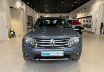 Подержанный автомобиль Renault Duster 2012 года (2 фото)