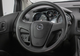 Подержанный автомобиль Opel Meriva 2011 года (15 фото)