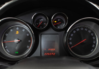 Подержанный автомобиль Opel Insignia Sedan 2013 года (12 фото)