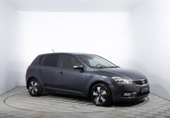 Подержанный автомобиль Kia Ceed Hatchback 2011 года (3 фото)