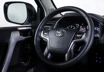 Подержанный автомобиль Toyota Land Cruiser Prado 2020 года (13 фото)