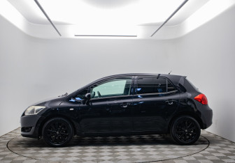 Подержанный автомобиль Toyota Auris Hatchback 2009 года (8 фото)