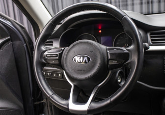 Подержанный автомобиль Kia Rio Sedan 2017 года (16 фото)