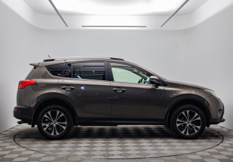 Подержанный автомобиль Toyota RAV4 2014 года (4 фото)