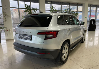 Подержанный автомобиль Skoda Karoq 2021 года (5 фото)