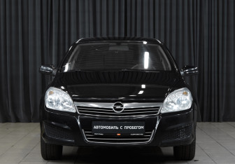 Подержанный автомобиль Opel Astra Hatchback 2008 года (2 фото)