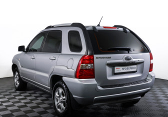 Подержанный автомобиль Kia Sportage 2007 года (7 фото)