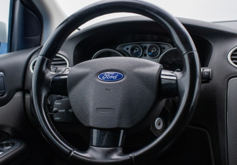 Подержанный автомобиль Ford Focus Hatchback 2009 года (15 фото)