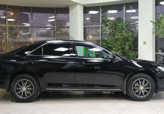 Подержанный автомобиль Toyota Camry Sedan 2013 года (4 фото)