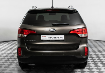 Подержанный автомобиль Kia Sorento 2017 года (6 фото)