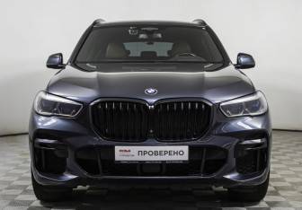 Подержанный автомобиль BMW X5 2021 года (2 фото)