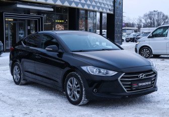 Подержанный автомобиль Hyundai Elantra Sedan 2017 года (3 фото)