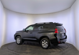 Подержанный автомобиль Toyota Land Cruiser Prado 2021 года (7 фото)