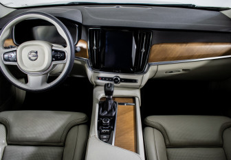 Подержанный автомобиль Volvo S90 2017 года (11 фото)