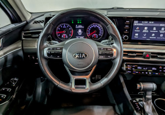 Подержанный автомобиль Kia K5 2021 года (21 фото)