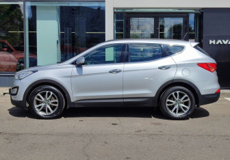 Подержанный автомобиль Hyundai Santa Fe 2013 года (8 фото)