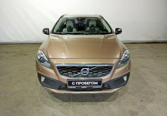Подержанный автомобиль Volvo V40 Hatchback 2013 года (2 фото)