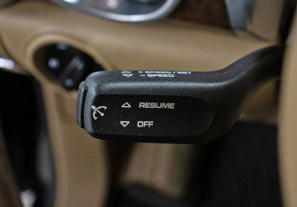 Подержанный автомобиль Porsche Cayenne 2011 года (19 фото)