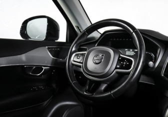 Подержанный автомобиль Volvo XC90 2018 года (13 фото)
