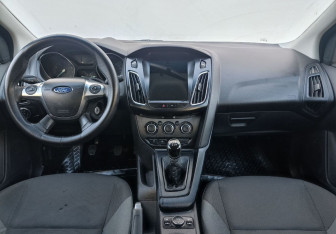Подержанный автомобиль Ford Focus Wagon 2013 года (12 фото)